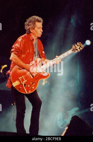 ROLLING STONES, KEITH RICHARDS IM VETERANS STADIUM, PHILADELPHIA, 12.0/97 FOTO VON MICHAEL BRITO Stockfoto