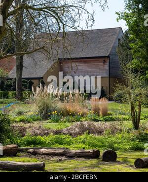 Eastcote House Gardens neben dem River Pinn auf dem Celadine Way im Borough of Hillingdon, London, Großbritannien. Im Frühling fotografiert. Stockfoto