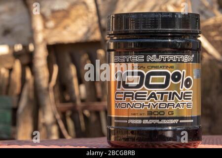 03 04 2020 BELGRAD SERBIEN Creatin Monohydrat von Scitec Nutrition. 100% Kreatin, Nahrungsergänzungsmittel für Bodybuilding und Fitness. Stockfoto