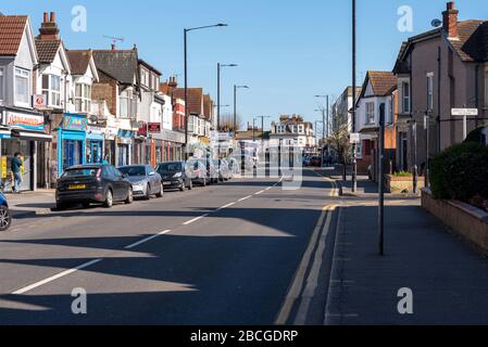 A13 London Road in Westcliff on Sea, Essex, Großbritannien, ohne Verkehr während der Sperrzeit der COVID-19 Coronavirus Pandemie. Sonniger Tag. Leer Stockfoto