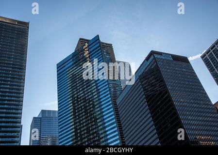 Chicago, IL, USA - 9. November 2019 - Chicago ist für seine Wolkenkratzer bekannt, die zum Teil in diesem Bild zu sehen sind Stockfoto