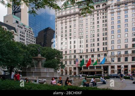 Das Hotel Plaza Hotel New York USA. Das Plaza Hotel, ein Wahrzeichen des 20-stöckigen Luxushotels in der Nähe des Grand Army Plaza. Central Park und 5th Avenue, Manhattan, New Stockfoto