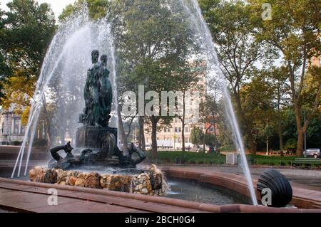 Der Bailey Fountain ist eine im 19. Jahrhundert stammende Außenskulptur im New York City Grand Army Plaza, Brooklyn, New York, Vereinigte Staaten Stockfoto