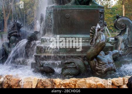 Der Bailey Fountain ist eine im 19. Jahrhundert stammende Außenskulptur im New York City Grand Army Plaza, Brooklyn, New York, Vereinigte Staaten Stockfoto