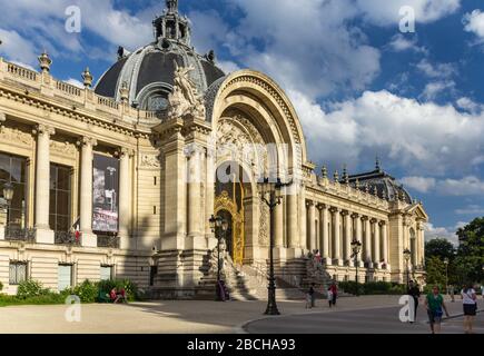 Paris, Frankreich - 24. Juni 2016: Le Petit Palais - kleiner Palast ist ein Kunstmuseum im 8. Pariser Viertel. Stockfoto