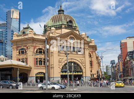 Eintritt zum Bahnhof Flinders Street, Flinders Street, City Central, Melbourne, Victoria, Australien Stockfoto