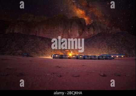 Milky Over Beduin Camp in der Wüste Wadi Rum, Jordanien Stockfoto