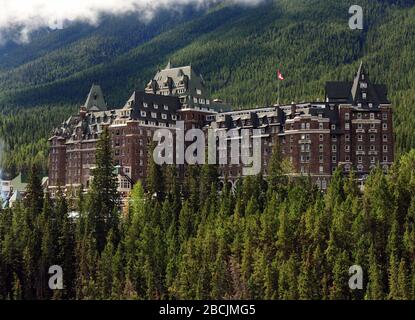 Antikes Hotel In Der Wildnis Am Bow River Stockfoto