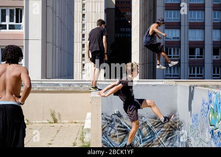 Parkour-Aktivitäten in Dalle des Olympiades, Paris 13. Stockfoto