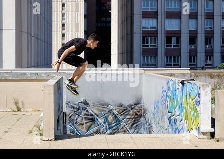Parkour-Aktivitäten in Dalle des Olympiades, Paris 13. Stockfoto