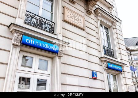 Warschau, Polen - 25. Dezember 2019: Schild für die Geschäftsbank von Citi Handlowy auf der Straße in der Altstadt der historischen Stadt Warszawa an der Straße Senatorska Stockfoto