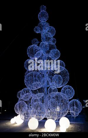 Italien, Trentino, Molveno - 26. januar 2019 - EIN besonderer Weihnachtsbaum Stockfoto