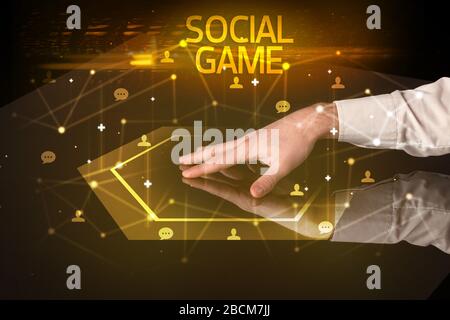 Navigation in sozialen Netzwerken mit SOCIAL GAME Inschrift-Text, neues Medienkonzept Stockfoto
