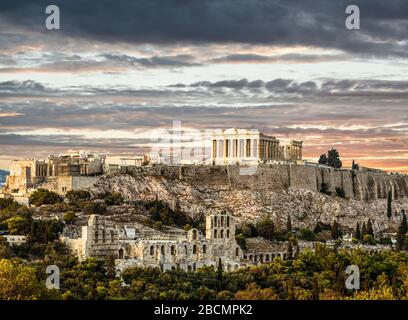 Parthenon, Akropolis von Athen, ein architektonischer Meisterstückchen, das Symbol Griechenlands, Farben des Sonnenuntergangs am späten Nachmittag Stockfoto