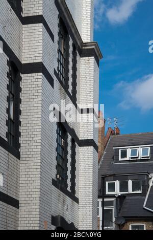 Voysey House, Barley Mow Passage, Chiswick, London, W4 4PN Entworfen von C. F. A. Voysey (Charles Francis Annesley Voysey). Stockfoto