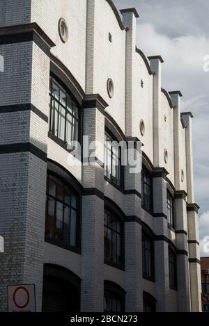 Voysey House, Barley Mow Passage, Chiswick, London, W4 4PN Entworfen von C. F. A. Voysey (Charles Francis Annesley Voysey). Stockfoto