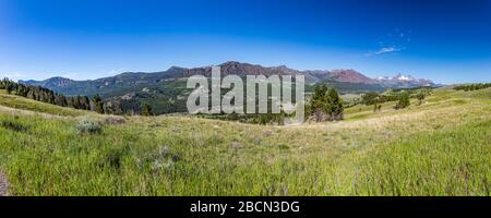 Der Beartooth Highway ist ein Abschnitt der U.S. Route 212 in Montana und Wyoming zwischen Red Lodge und Yellowstone National Park, der für seine atemberaubende Tour bekannt ist Stockfoto