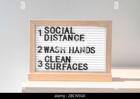 COVID-19 Richtlinien zur Hygiene im Gesundheitswesen. Regeln, soziale Distanzierung, Hände oft waschen, saubere Oberflächen, desinfizierende Oberfläche, Händewaschen, zu Hause bleiben. Selbstisolation des Coronavirus, Fernarbeit von zu Hause aus. Stockfoto