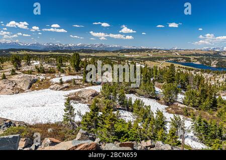 Der Beartooth Highway ist ein Abschnitt der U.S. Route 212 in Montana und Wyoming zwischen Red Lodge und Yellowstone National Park, der für seine atemberaubende Tour bekannt ist Stockfoto