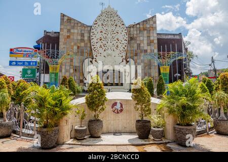 Das Bomben-Denkmal von Bali, in dem die Namen der Opfer des Terroranschlags am 12. Oktober 2002 im Touristenviertel von Kuta auf Bali, Indonesien, aufgeführt sind. Stockfoto