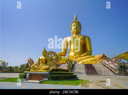 Ang Thong, Thailand - 17. November 2019: Die größte Buddha-Statue der Welt im Wat Muang, Provinz Ang Thong, Thailand. Stockfoto
