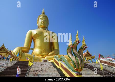 Ang Thong, Thailand - 17. November 2019: Die größte Buddha-Statue der Welt im Wat Muang, Provinz Ang Thong, Thailand. Stockfoto
