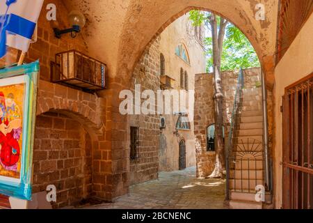 Jaffa, Israel - 03. Juni 2011: Blick auf eine Gasse mit Kunstgeschäften, in der Altstadt von Jaffa, heute Teil von Tel Aviv-Yafo, Israel Stockfoto