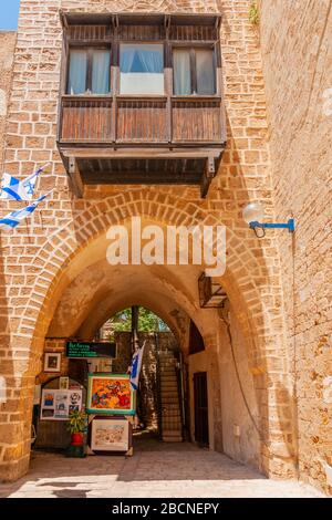 Jaffa, Israel - 03. Juni 2011: Blick auf eine Gasse mit Kunstgeschäften, in der Altstadt von Jaffa, heute Teil von Tel Aviv-Yafo, Israel Stockfoto