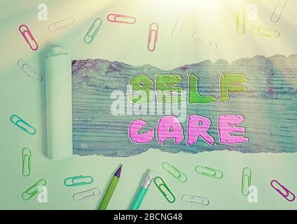 Handschriftertext schreibt Self Care. Konzeptionelles Foto die Praxis, Maßnahmen zur Verbesserung des einen zu ergreifen, ist die eigene Gesundheit Stockfoto