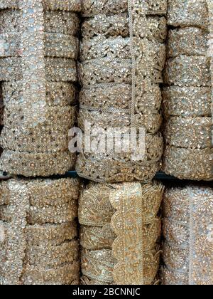 Silberfarbene Banderolken im chandni Chowk Wedding Market District Stockfoto