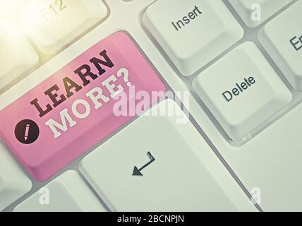 Schreiben Hinweis anzeigen Erfahren Sie mehr Frage. Business Konzept für Kenntnisse oder Fähigkeiten üben Studieren Stockfoto