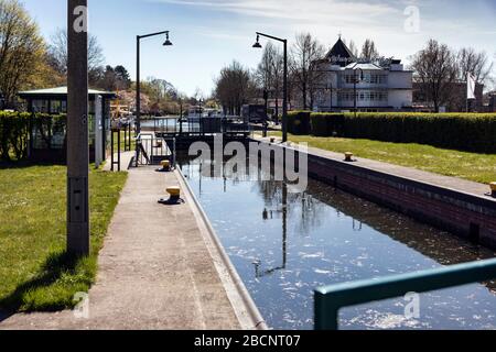 Das Schleusenbecken an der Wasserstation in Mulheim an der Ruhrgebiet Stockfoto