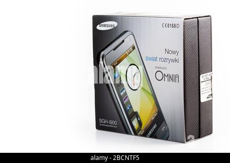 Samsung Omnia SGH-i900 Altes Touchscreen-Handy Windows Mobile 6 Smartphone Produkt hat isolierte polnische Originalbox aus den Jahren 2008 / 2009 aufgenommen Stockfoto