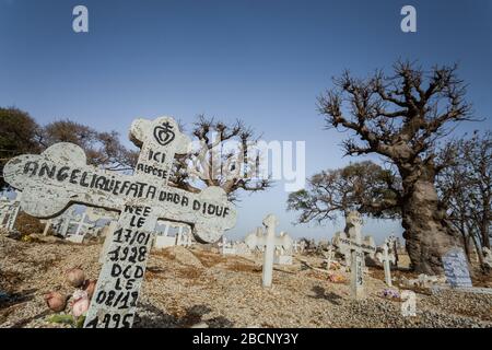 Christlicher Friedhof in Joal-Fadiouth im Senegal Stockfoto