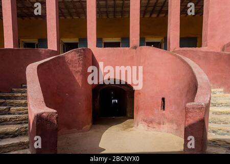 Der Eingang des Museums Maison des Esclaves (Haus der Sklaven) in Gorée, Senegal Stockfoto