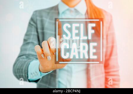 Handschriftertext schreibt Self Care. Konzeptionelles Foto die Praxis, Maßnahmen zur Verbesserung des einen zu ergreifen, ist die eigene Gesundheit Stockfoto