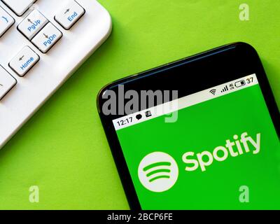 In dieser Abbildung wird das Spotify-Logo auf einem Smartphone angezeigt Stockfoto