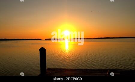 Tolle Bucht auf den US Keys bei Sonnenuntergang - ISLAMORADA, USA - 12. APRIL 2016 Stockfoto