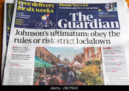 PM Boris 'Johnsons Ultimatum: Befolgen Sie die Regeln oder riskieren Sie einen strikten Lockdown' Titelzeile der Guardian Zeitung am 23. März 2020 London England UK Stockfoto