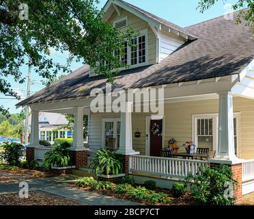 ALPHARETTA, GEORGIA - 13. September 2019: Der Alpharetta Historic District enthält mehrere historische Gebäude aus dem späten 19. Jahrhundert und o Stockfoto