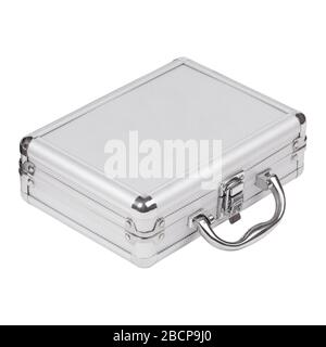 Geschlossener Koffer aus Aluminium isoliert auf weißem Hintergrund Stockfoto