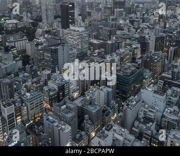 Tokio, Japan - Sep 27, 2018: Tokyo Stadtbild bei Dämmerung Blick vom Observatorium des World Trade Center Gebäude Stockfoto