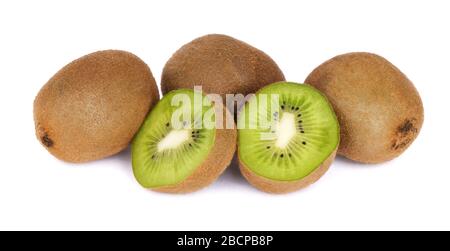 Kiwi-Frucht ganz und in Scheiben geschnitten Stockfoto