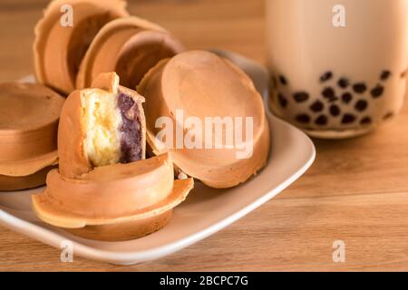 Radkuchen, roter Bohnenkuchen, Bubble Tea, Perlmilchtee Stockfoto