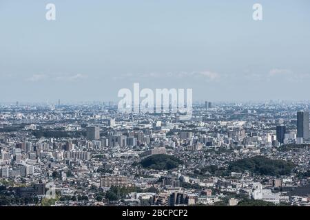 Blick auf die Stadt Tokio vom Mount Takao Stockfoto