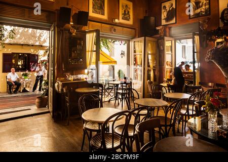 Griechenland, Athen: 22, Lysiou-Straße in Plaka, im historischen Athener Zentrum, hat eine eigene besondere Geschichte. Weit vor seiner Gründung in den Kontra der Menschen Stockfoto