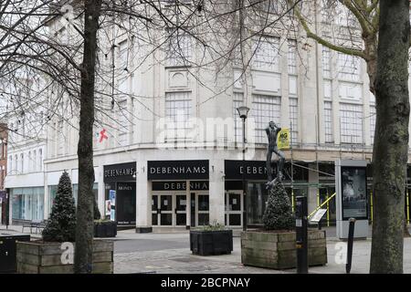 Debenhams auf der Oxbode, Gloucester - die Ladenkette hat beschlossen, ihren Gloucester Shop zu schließen - 4.4.2020 Picture by Antony Thompson - Thousand Word Stockfoto