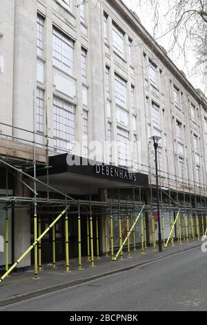 Debenhams auf der Oxbode, Gloucester - die Ladenkette hat beschlossen, ihren Gloucester Shop zu schließen - 4.4.2020 Picture by Antony Thompson - Thousand Word Stockfoto