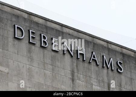 Debenhams auf der Oxbode, Gloucester - die Ladenkette hat beschlossen, ihren Gloucester Shop zu schließen - 4.4.2020 Picture by Antony Thompson - Thousand Word Stockfoto