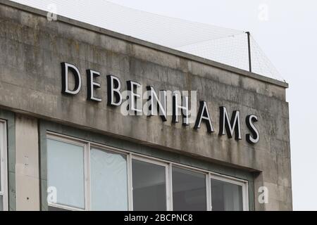 Debenhams auf der Oxbode, Gloucester - die Ladenkette hat beschlossen, ihren Gloucester Shop zu schließen - 4.4.2020 Picture by Antony Thompson - Thousand Word Stockfoto